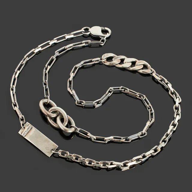 EFVA ATTLING. Halsband, sterlingsilver, ankar-länk samt pansar-länk, original etui medföljer.