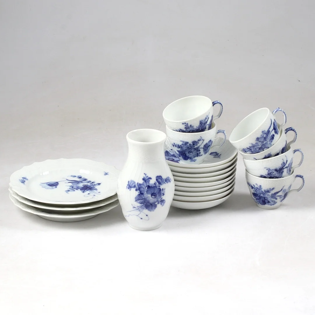 KAFFESERVISDELAR, 19 delar, porslin, "Blå Blomst", Royal Copenhagen. Danmark. — European — Stadsauktion Sundsvall