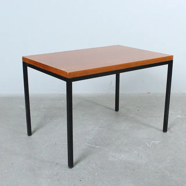 Rechteckiger Tisch aus Teak und Metall der 1960er.