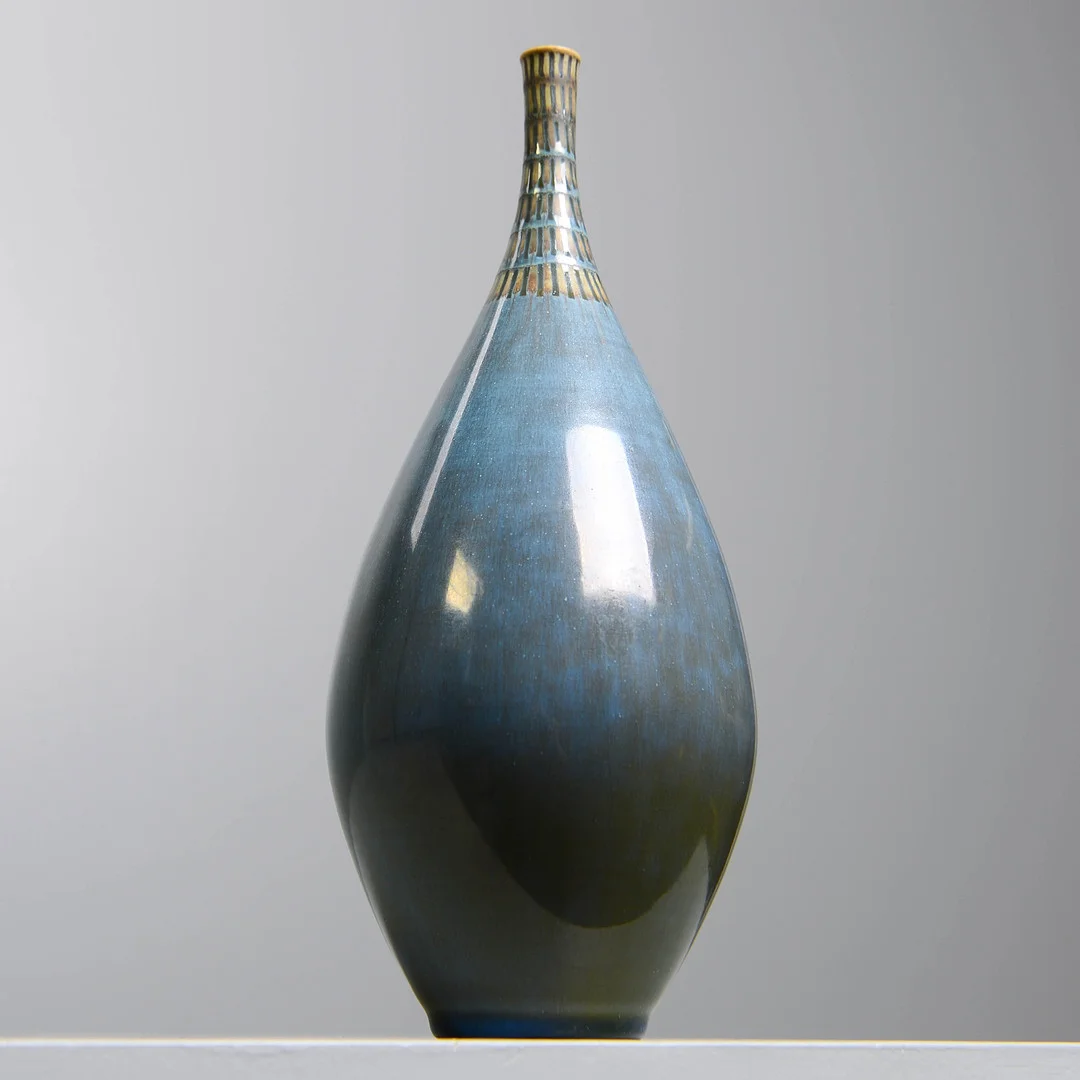 STIG LINDBERG. Vas, Studiohanden, Gustavsberg, troligen 1960. — European — Formstad Auktioner