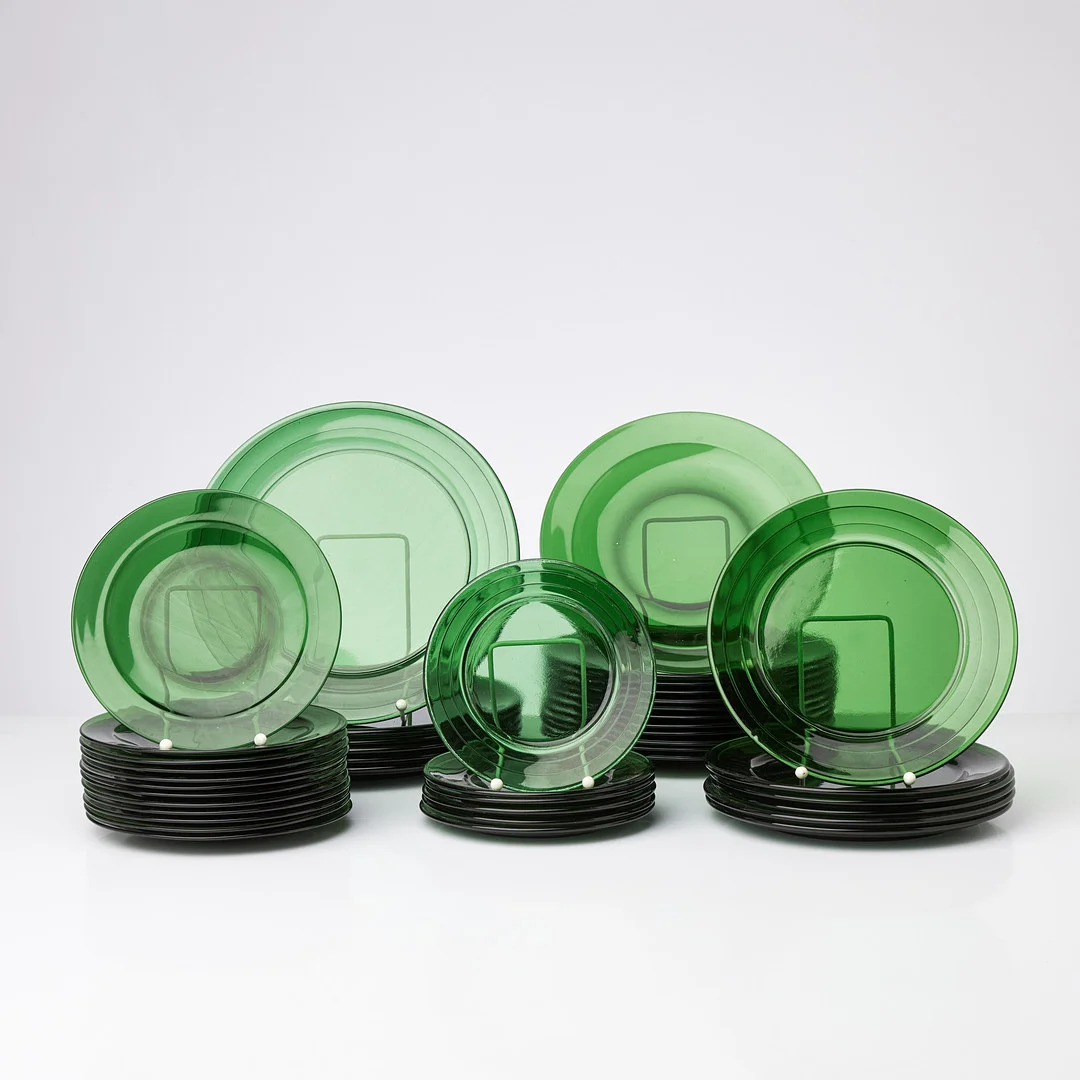 MARGARETA HENNIX. Tallriksservis, 42 delar, Reijmyre, gröntonigt glas. — Tableware — Stockholms Auktionsverk Sickla