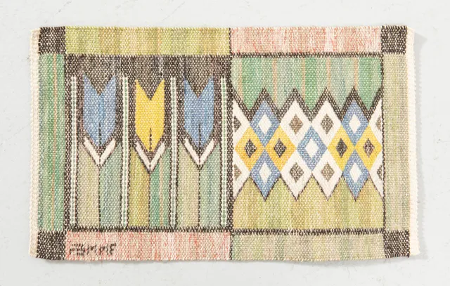 Märta Måås-Fjetterström, vävnad, "Crocus", ca 26 x 41 cm, signerad AB MMF.