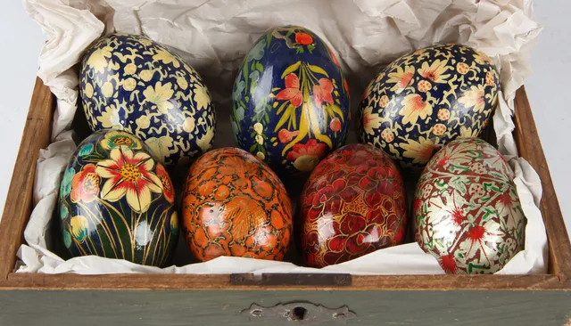 Six Russian hand-painted Easter eggs, partly vintage (7)