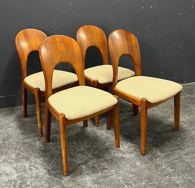 NIELS KOEFOED. 4 Stühle.