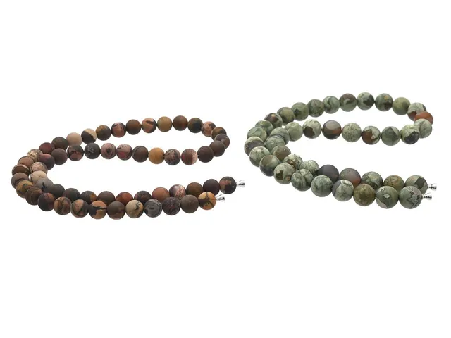 OLE LYNGGAARD, 4 collier, jaspis och ryolit, diameter 8 - 22 mm, dobbar, ej lås, längd 41 - 47 cm.
