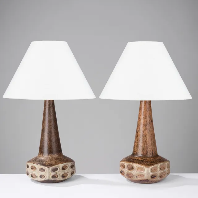 MARIANNE STARCK (1931-2007). A pair of table lamps in brown-glazed stoneware with oval reliefs, model no. 6208, Michael Andersen & Søn, Bornholm, Denmark, 1950s/60s, (2).