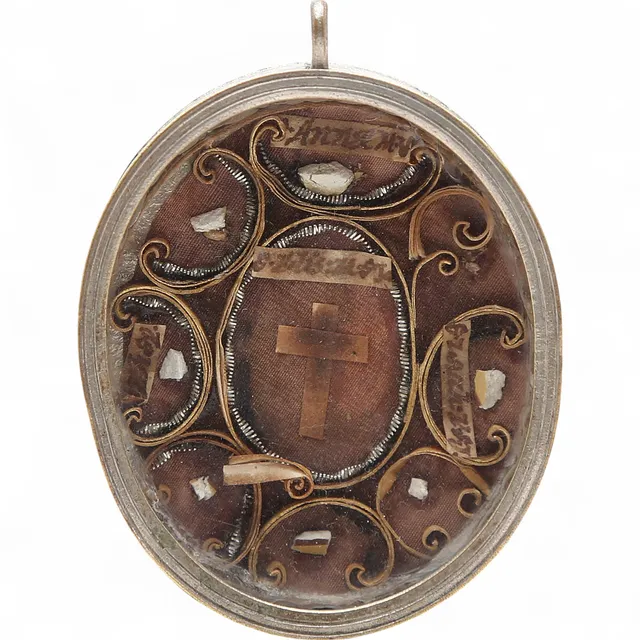 Reliquary in silvery metal and “papier roulé”, 18th Century.