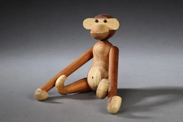 Kay Bojesen. Abe-figur af teak og limba