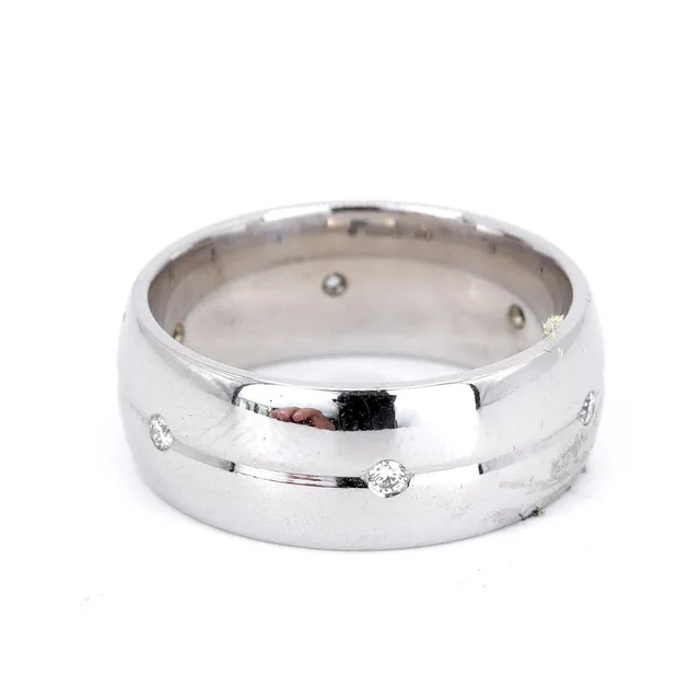 18CT GOLD DIAMOND RING.