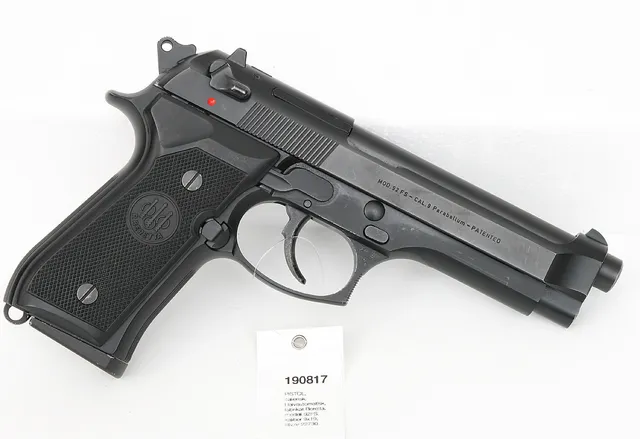 PISTOL, italiensk, Halvautomatisk, fabrikat Beretta, modell 92FS, kaliber 9x19, tillv.nr 22730, se-nr SE0180683.