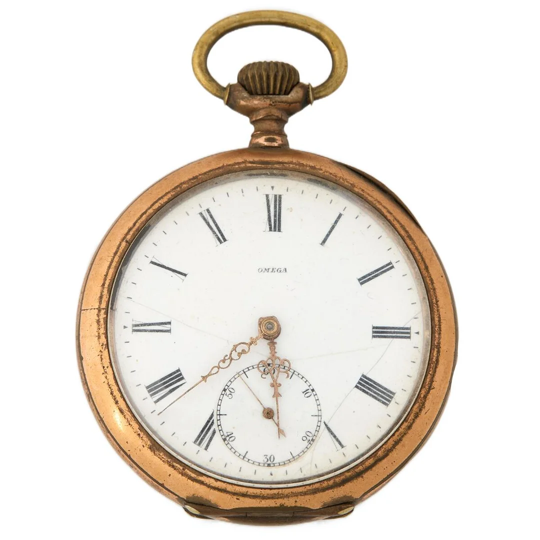 Pocket watch of partly gilt silver. Mechanical movement with lever escapement and crown winding. White enamel dial with gilt hands and Roman numerals. Dust cap of silver. Ø 51 mm. — Clocks & watches/Pocket Watches — Bruun Rasmussen
