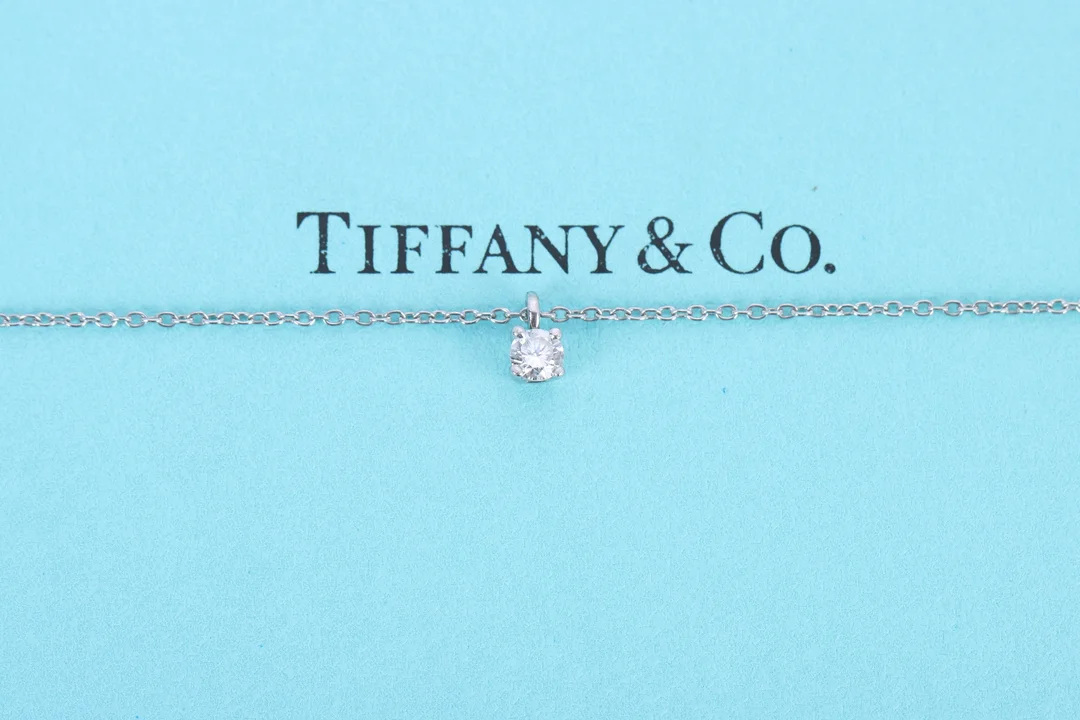 Tiffany & Co. Brilliant solitaire pendant with platinum necklace, approx. 0.12 ct — Jewellery/Necklaces, pendants — Lauritz