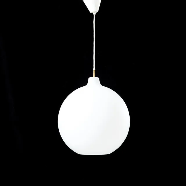VILHELM WOHLERT (f. 1920). Taklampa, modell Satellit, Louis Poulsen, Danmark, kupa i frostat glas.