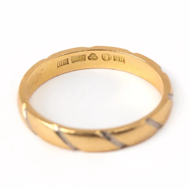 RING. 18K guld och vitguld, Engelbert, Stockholm, 1992.