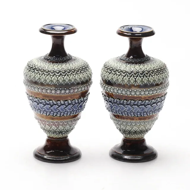VASER, ett par, keramik, Doulton Lambeth.