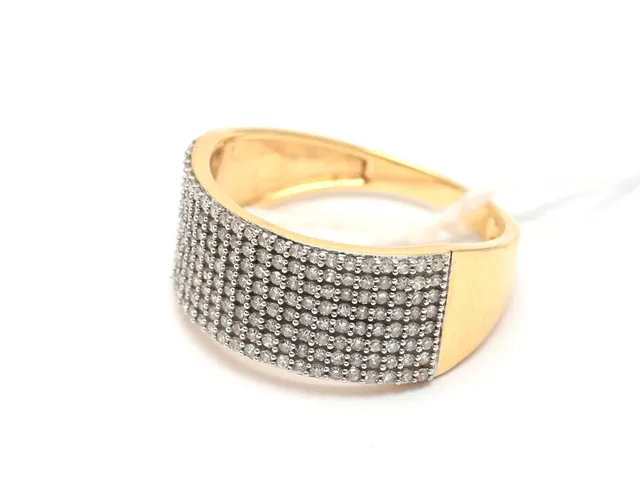 Ring 18K 3,9g Ø17½ med diamanter 184xca0,005ct, stämplad GHA