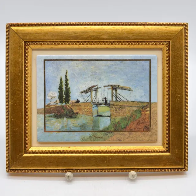 VINCENT VAN GOGH. NACH. GOEBEL, ARTIST ORBIS , "LE PONT DE LANGLOIS" (1888), PORZELLANBILD AUF PLATTE MONTIERT, VERGOLDETER RAHMEN, 20. JAHRHUNDERT.