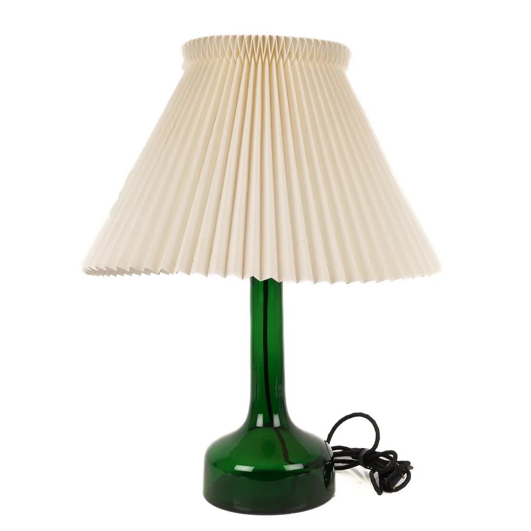 Gunnar Biilmann-Petersen for Holmegaard. Table lamp of green glass, model 302 — Lamps and lighting/Table lamps — Lauritz