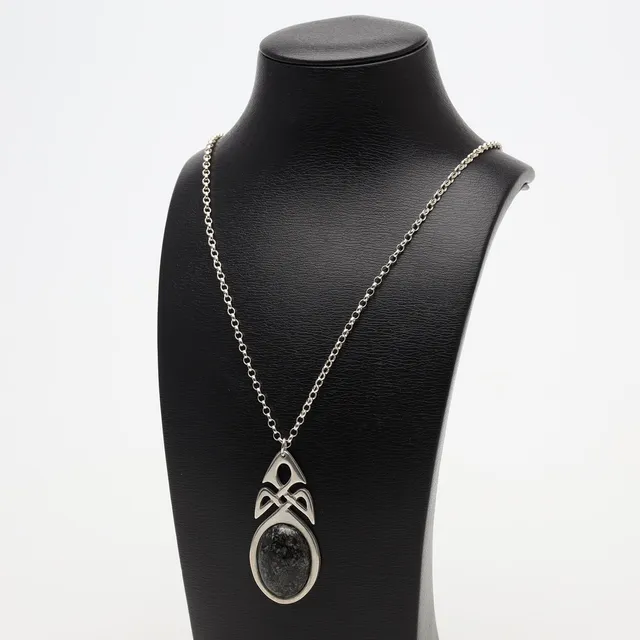 KEDJA samt HÄNGE, sterlingsilver, bruttovikt ca 21,7 gram.