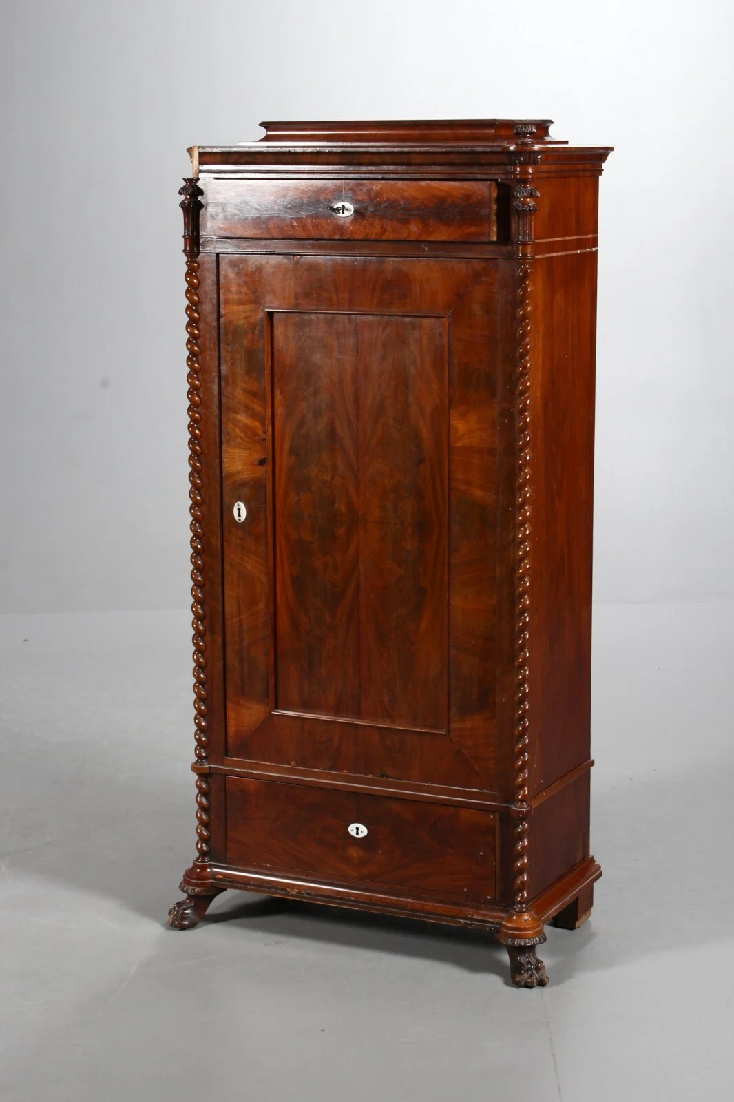 Christian VIII piedestalskab af mahogni, ca. 1850 — Furniture/Cabinets, chests of drawers — Lauritz