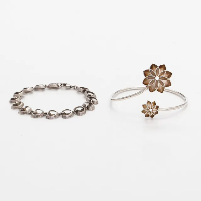 Inni Pärnänen, armband, 2 st, "Hurma" och "Silmu", silver, Lumoava.