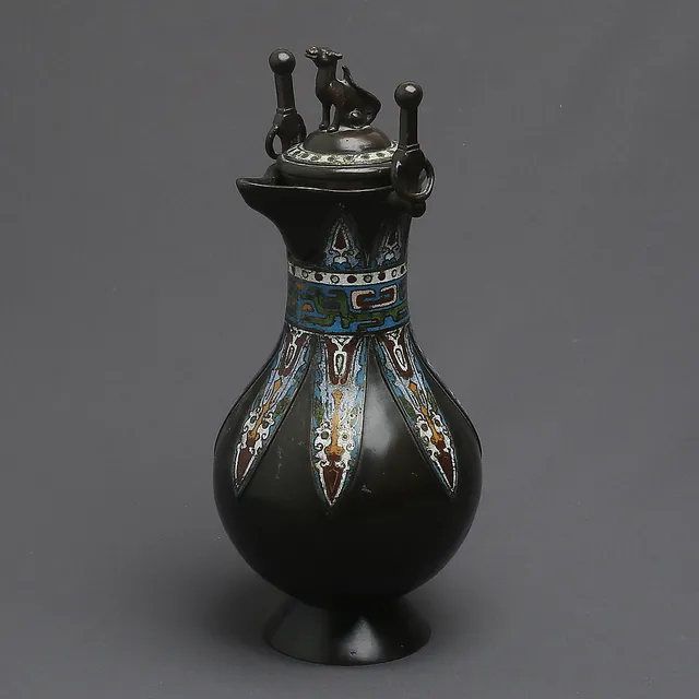 KANNA, brons samt cloissoné, Kina, 1900-tal.