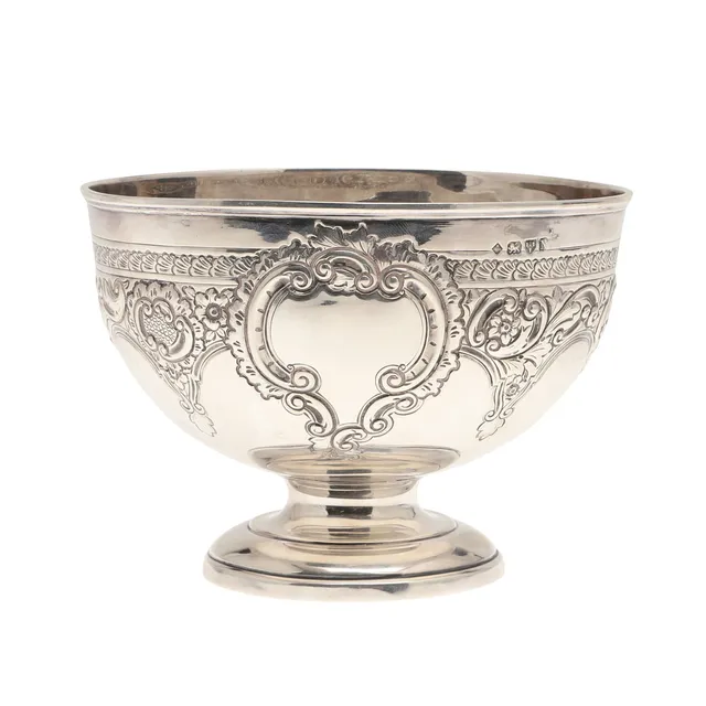 A SMALL LATE VICTORIAN SILVER ROSE BOWL.