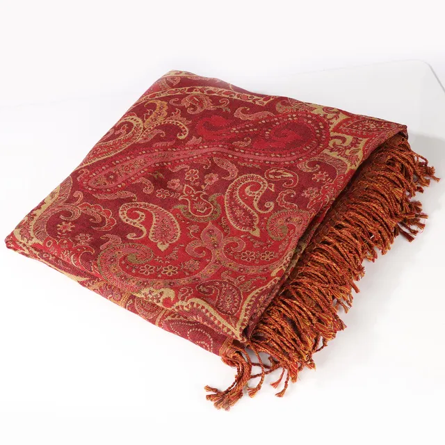A LARGE PAISLEY PATTERN SHAWL.