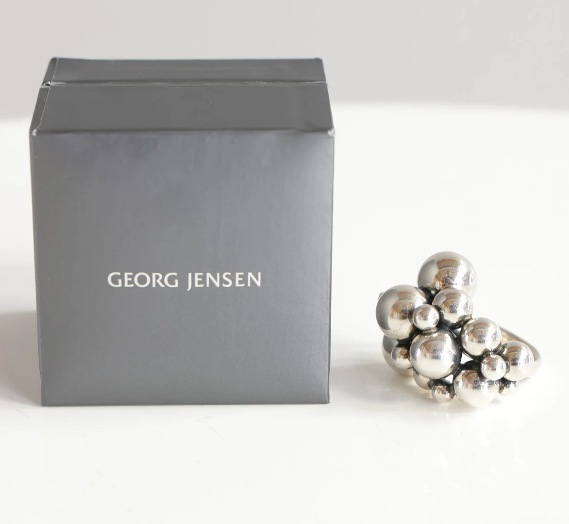 GEORG JENSEN. “Moonlight Grapes”, ring af sterlingsølv. Stemplet, 'GJ 925 S. — Rings — Woxholt Auktioner