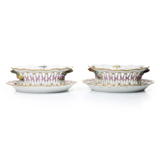 Royal Copenhagen, Gallerskålar på fat, ett par, "Sachsisk Blomst", modell 1581/82, Danmark, 1989 - 1922.