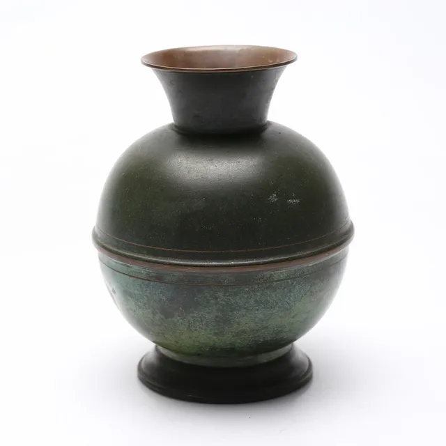 VAS, bronspatinerad metall, art deco, 1920/30-tal.