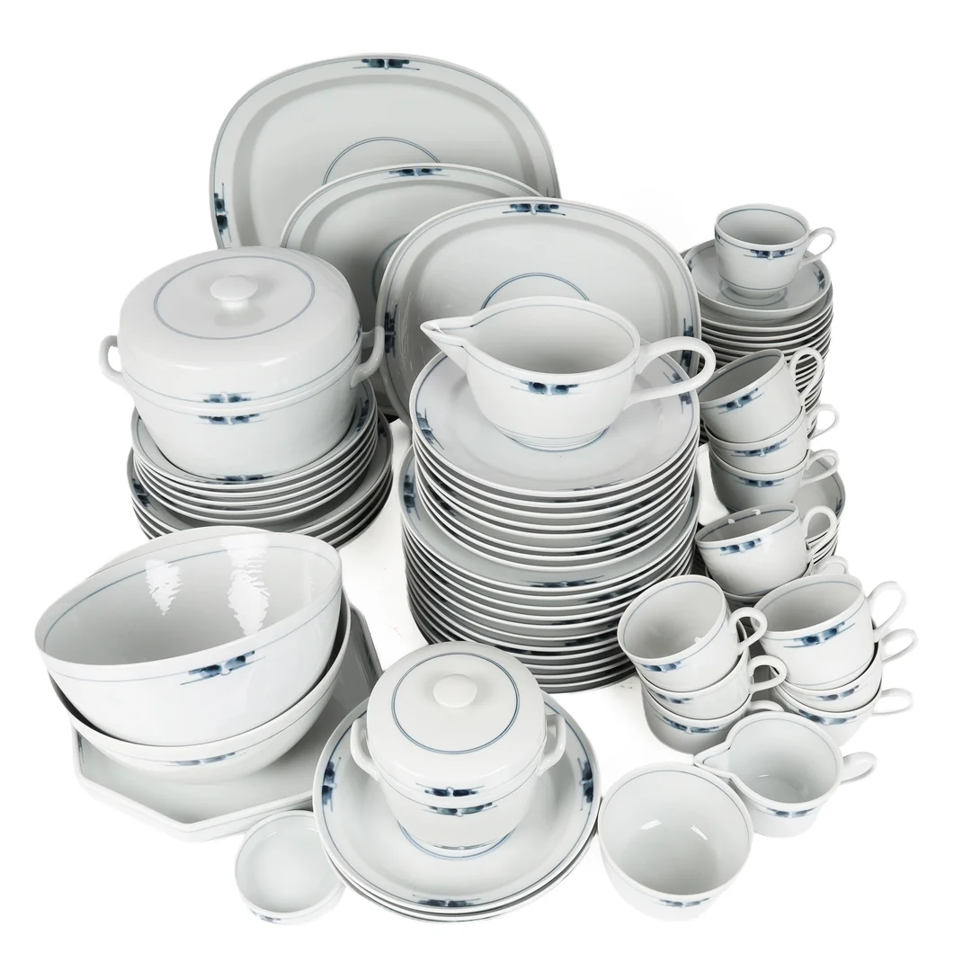 Gertrud Vasegaard for Royal Copenhagen: Gemina porcelain with blue decoration. (88) — Glass, porcelain and ceramics/Dinnerware, tea sets, coffee sets — Lauritz