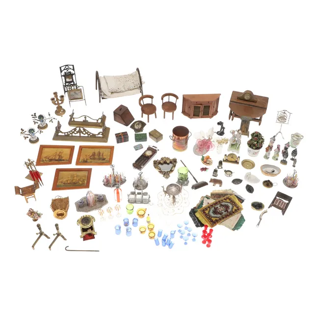 DOLLS HOUSE FURNITURE & ACCESSORIES.