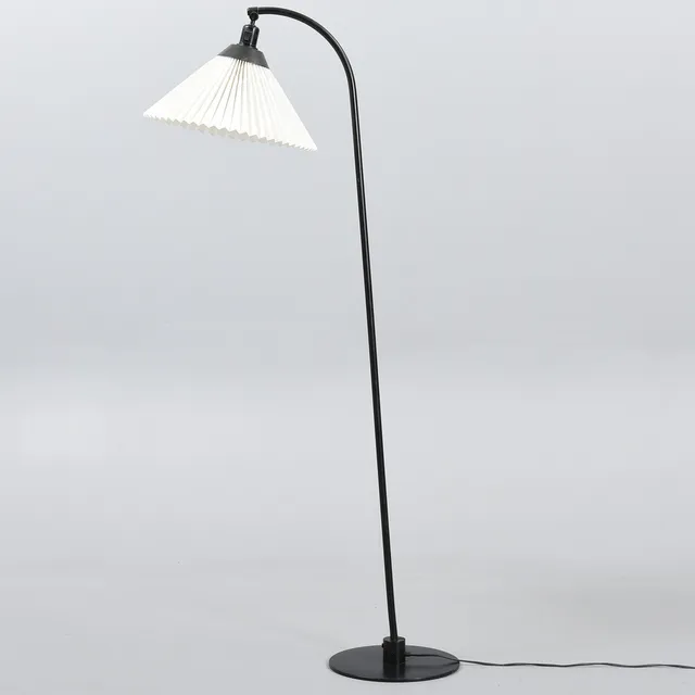 LE KLINT model 368 gulvlampe af Flemming Agger. Danmark.