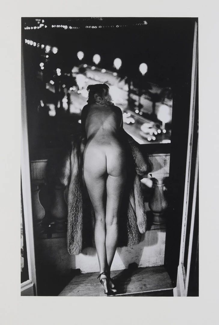 HELMUT NEWTON. EFTER, OFFSETTRYCK, "Winnie at the Negresco, Nice, 1975". — Photography — Skånes Auktionsverk