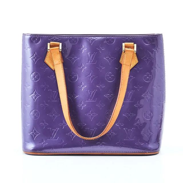 LOUIS VUITTON, "Vernis Houston", handväska, lila vernis, monogrammönstrat lackläder, handtag i skinn, detaljer i gulmetall, skinnfodrad, två innerfack varav ett med dragkedja.