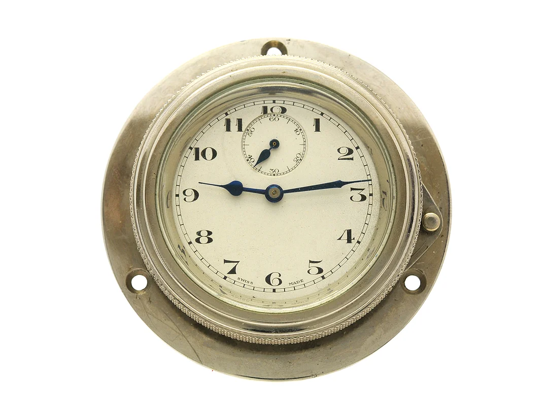 PANELUR, 77 (62) mm, vitmetall, mekanisk, liten sekundvisare, skadad urtavla, defekt, ca 1950. — Klockor/Övriga klockor — Kaplans