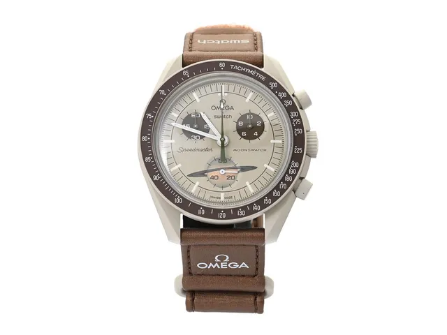 SWATCH/OMEGA, MoonSwatch, Mission to Saturn, Ref nr. SO33T100, kronograf, herrur, 42 mm, bioceramic, quartz, plexiglas, Velcro-band, cert, juli 2023, box, ytterkartong.