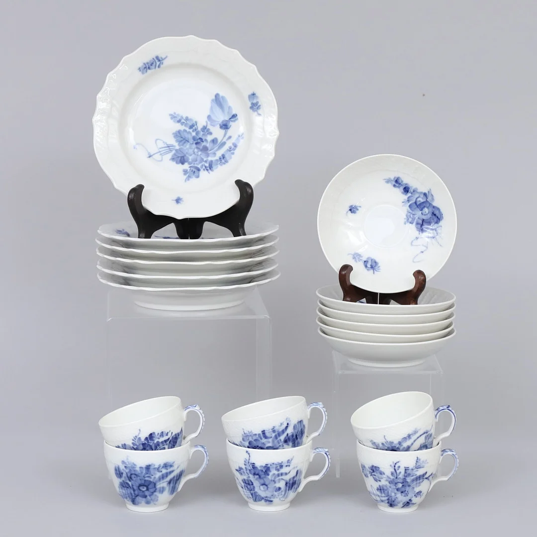 PARTI KAFFESERVIS, 18 delar, "Blå Blomst", Royal Copenhagen. — European — Garpenhus Auktioner