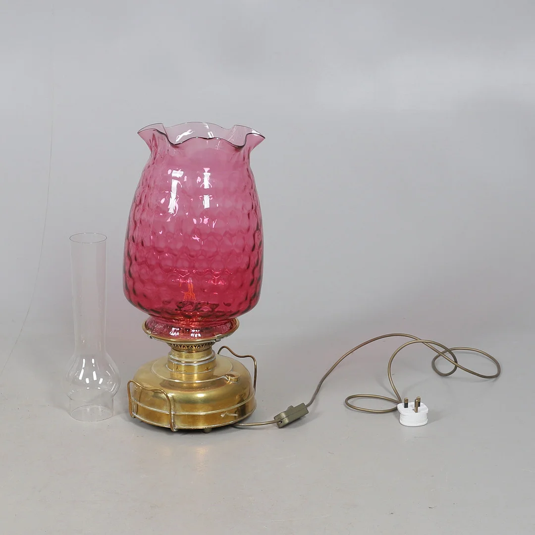 A LARGE VICTORIAN CRANBERRY GLASS AND BRASS OIL LAMP. — Other — Lawrences Auctioneers