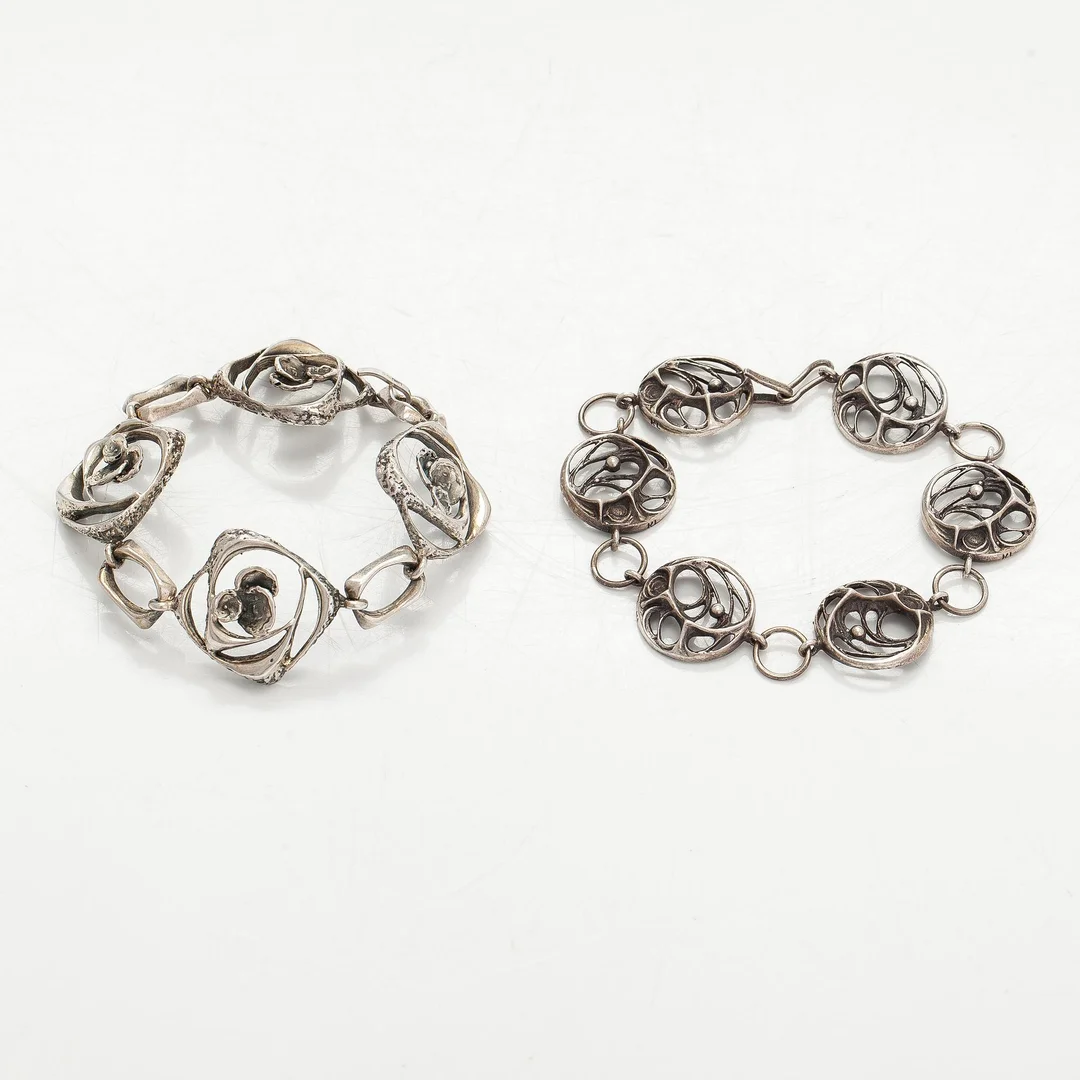 Karl Laine, armband, 2 st, silver. Åbo 1970-tal. — Smycken/Armband — Bukowskis