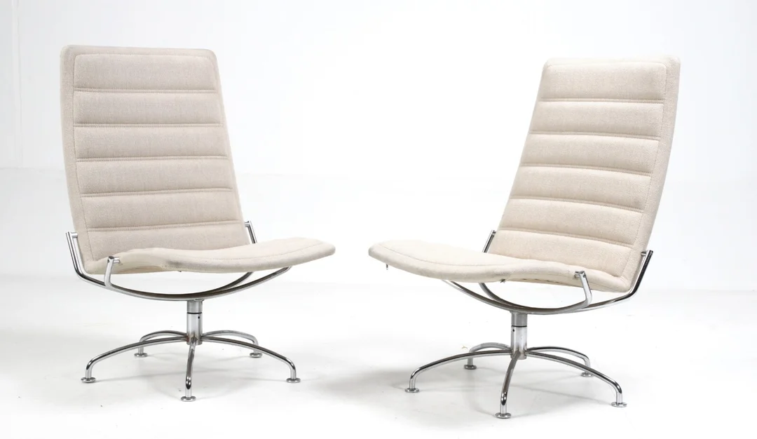 Jens Ammundsen for Fritz Hansen. Pair of armchairs model 'Lufthavnsstolen' (2) — Furniture/Lounge chairs — Lauritz