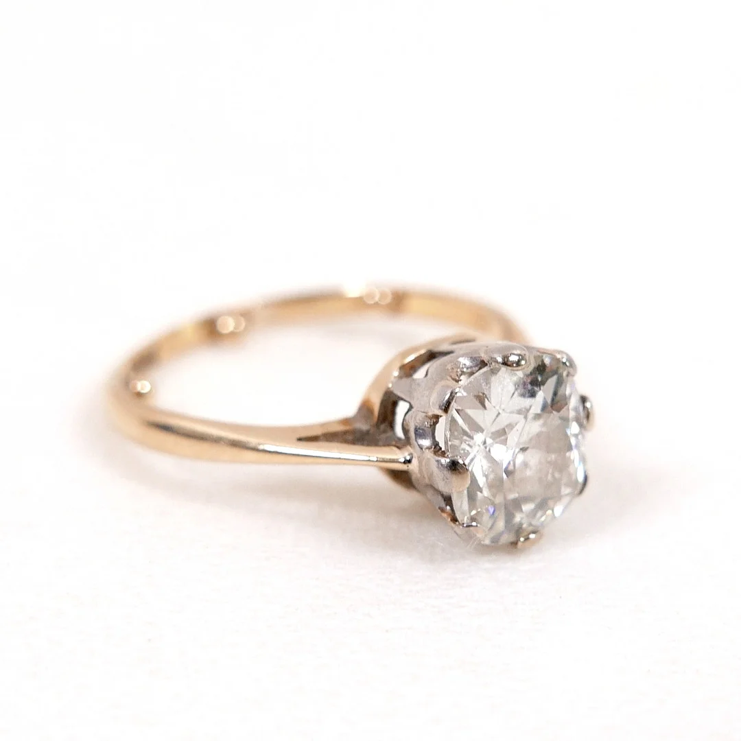 AN 18CT GOLD AND DIAMOND SOLITAIRE RING. — Rings — Batemans of Stamford