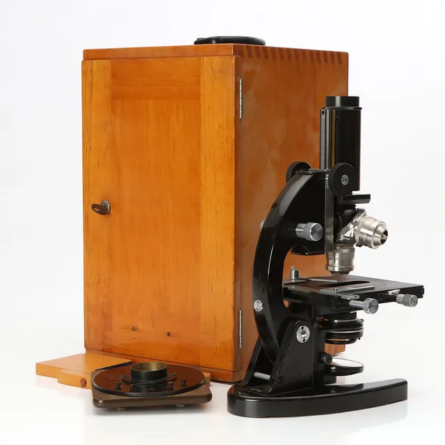 CARL ZEISS, MIKROSKOP. I etui. Serienr 269888.