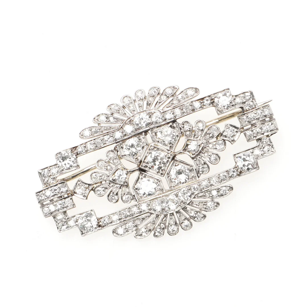 A DIAMOND SET PLAQUE BROOCH. — Brooches & Pendants — Lawrences Auctioneers