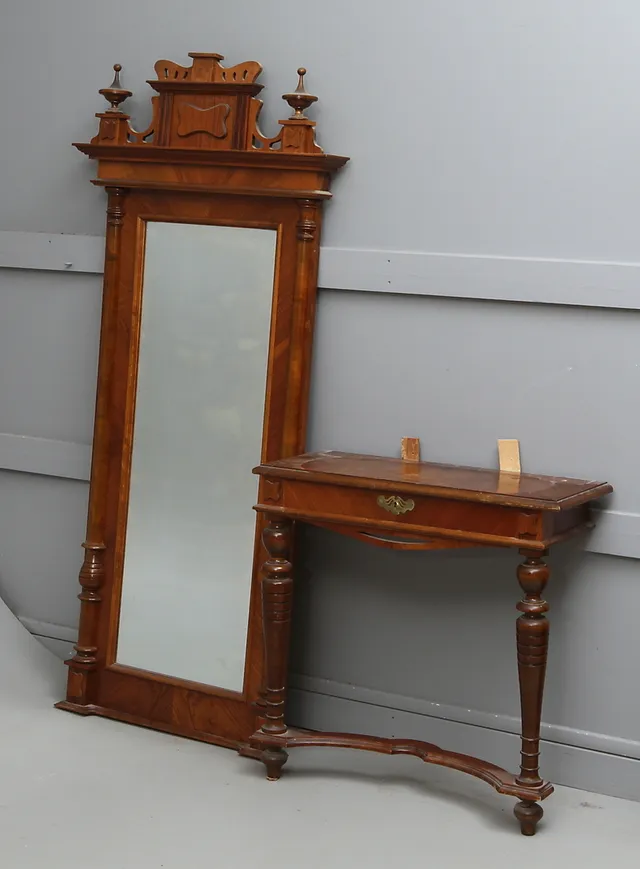 SPEGEL, med konsolbord, Jugend/Nyrenässans, 1900-talets första del.
