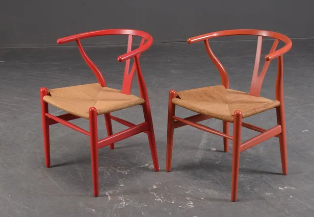 Hans J. Wegner. To bemalede Y-stole, model CH-24 (2)