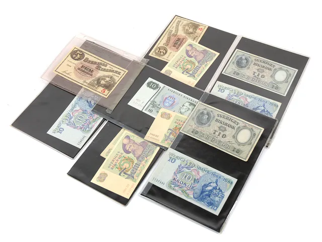 25 SEDLAR, 18 st 5 Kr, 7 st 10 kr, 1946-1981, blandad kvalité.
