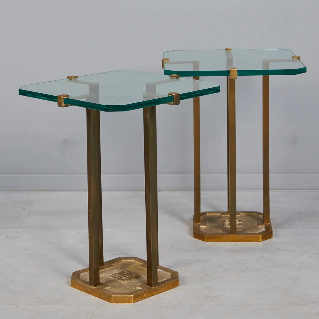 PETER GHYCZY. Zwei Beistelltische / Couchtische, Glas, Messing, 1960er Jahre, Deutschland (2). — Tables — Stockholms Auktionsverk Köln