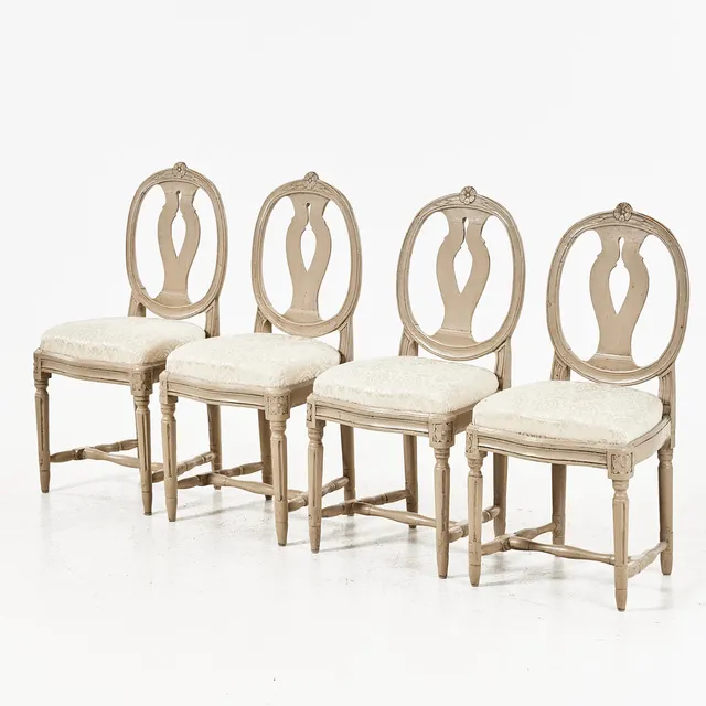 STOLAR, 4 st., 1800-talets början, gustaviansk provinsarbeten, svenska modellen, skuren dekor, bemålade i grått.